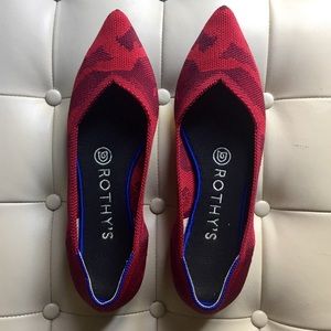 Rothy’s Points in Red Camo Print